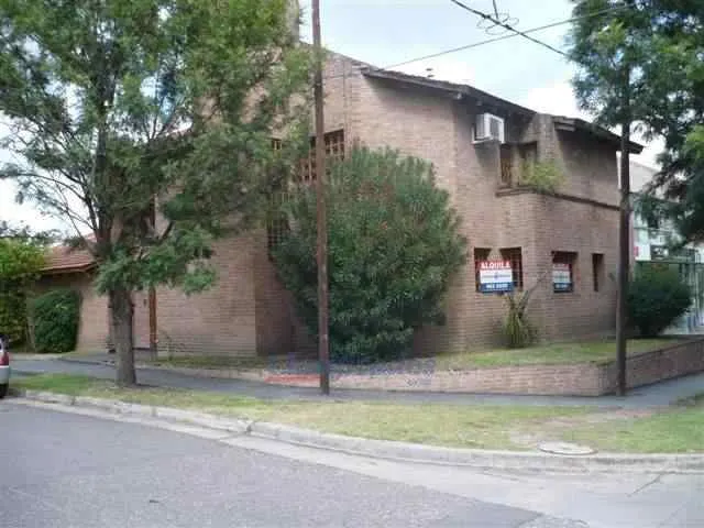 Casa en venta de tres dormitorios mas escritorio, en Urca, Apto credito