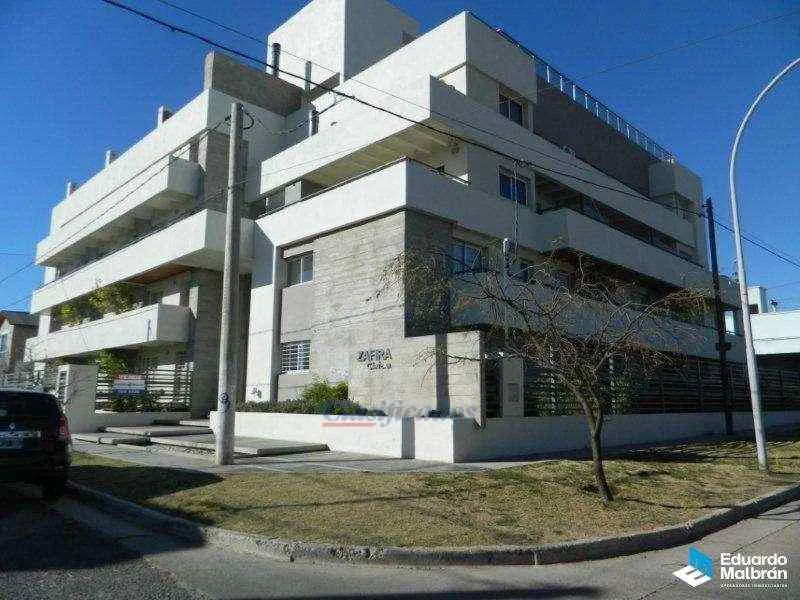 Departamento de tres dormitorios, balcón, en venta,  Zona Norte