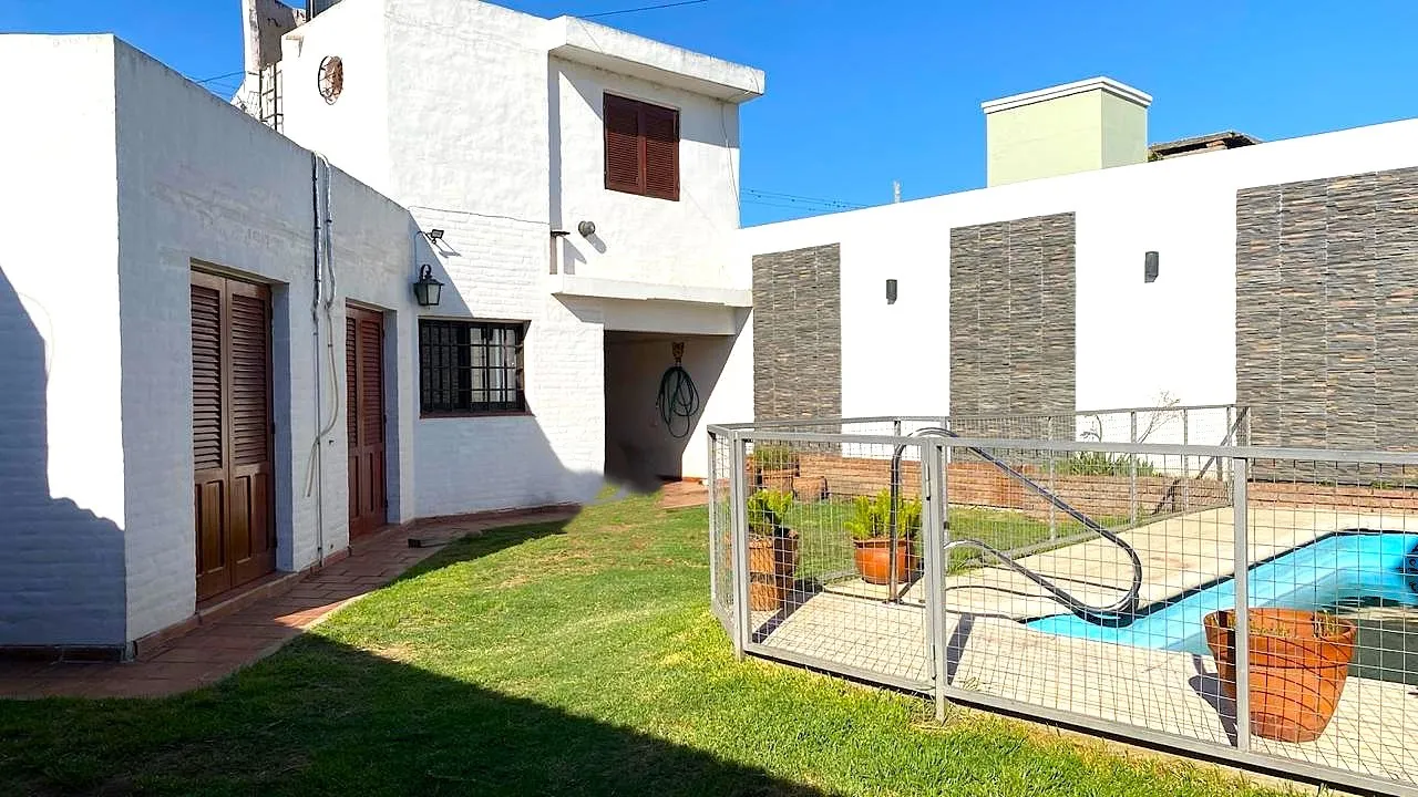 VILLA BELGRANO 4 Dormitorios a una cuadra de Gauss