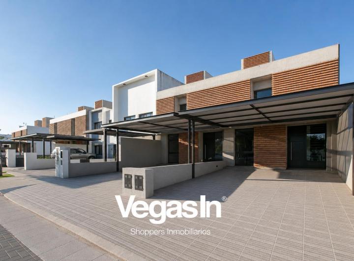Casa · 140m² · 6 Ambientes · 2 Cocheras