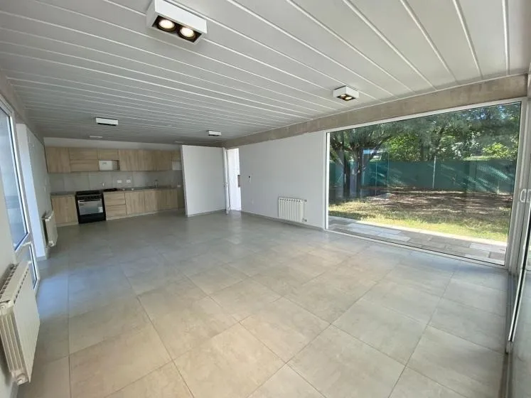 Hausing, 360 m2 en planta baja, moderno, a Metros del Centro.