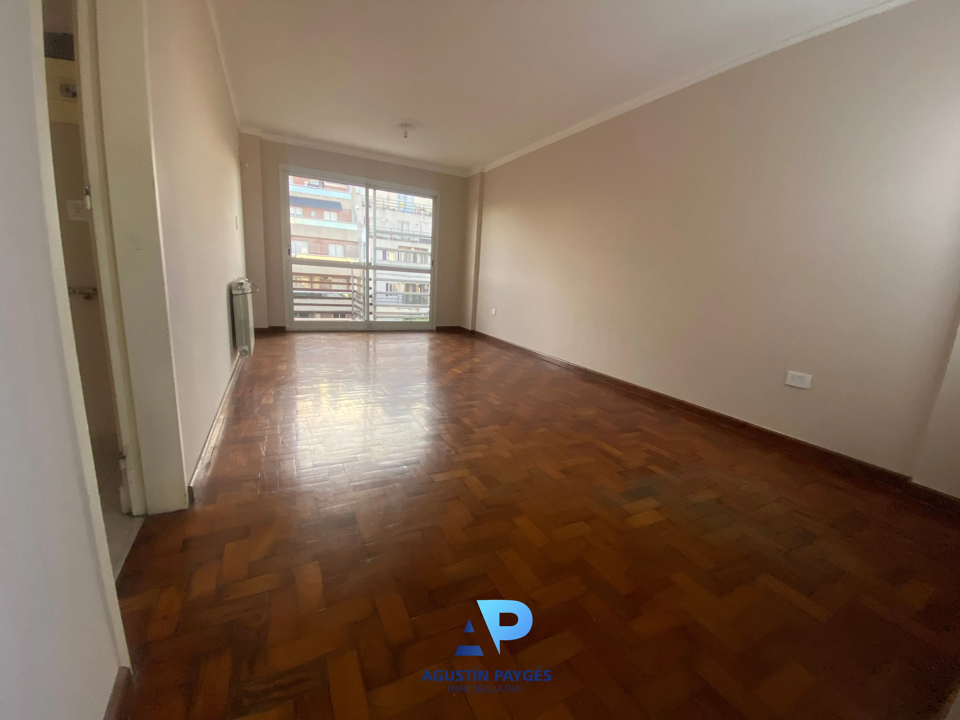 Alta Cba, Lavalleja 1900, 2 dorm., con balcón, semipiso