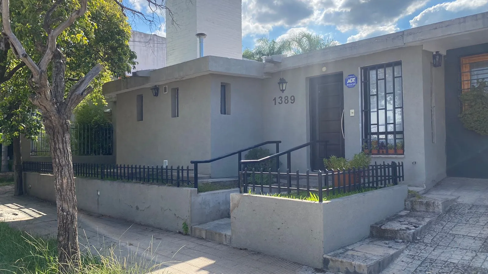 Vende. Espectacular casa. Barrio Urca.