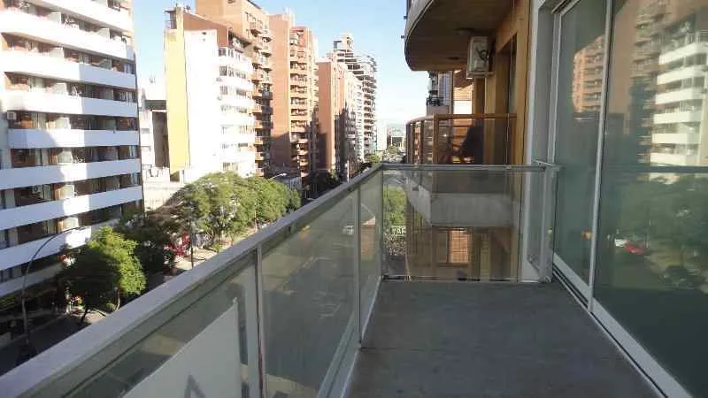 CENTRO -PISO ESPECTACULAR de 2 DORM - GRAN BALCON