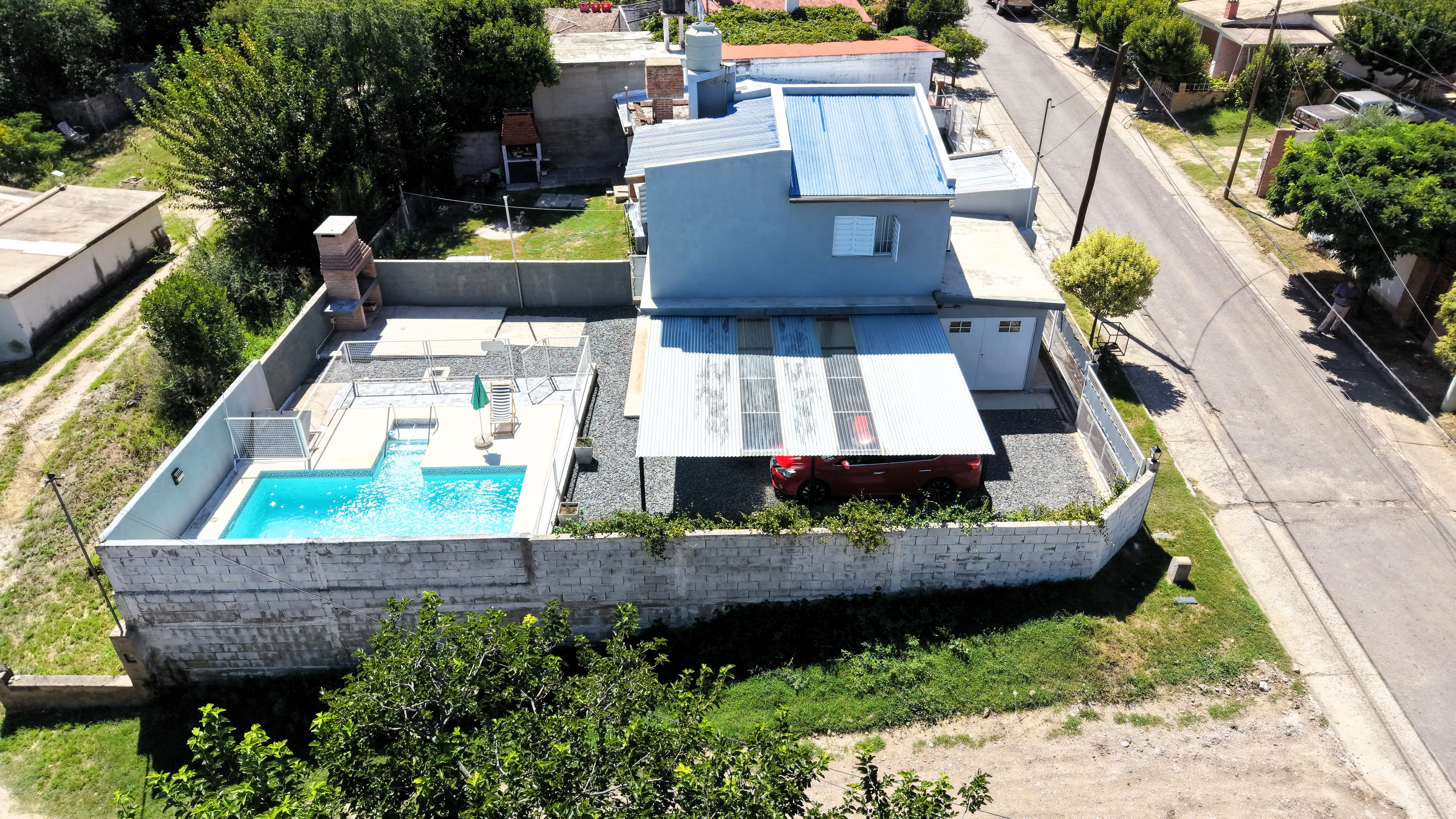 SE VENDE CASA DE 2 PLANTAS CON PILETA EN MINA CLAVERO