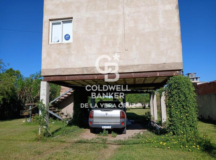 Casa · 1300m² · 4 Ambientes · 1 Cochera