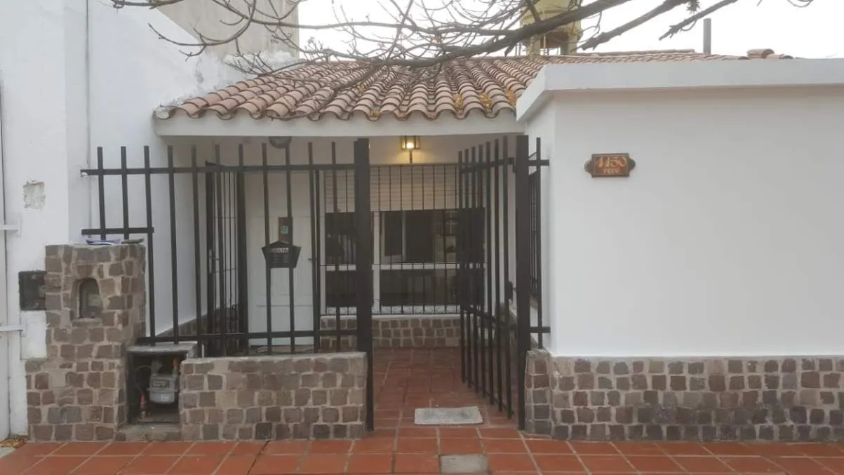 CASA EN VENTA 2 DORMITORIOS CON COCHERA -BARRIO OBSERVATORIO