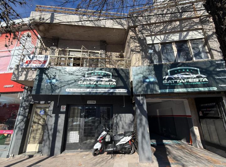 Casa · 250m² · 10 Ambientes · 3 Cocheras