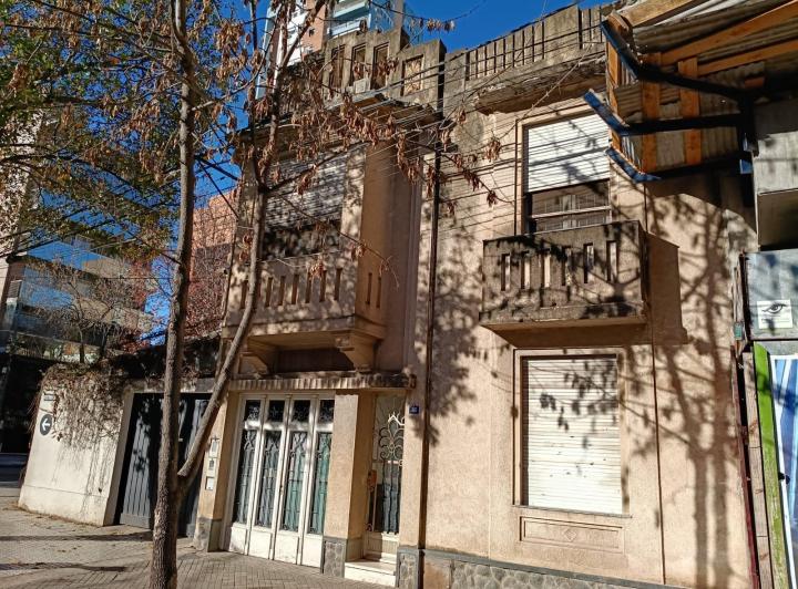 Casa · 176m² · 6 Ambientes · 1 Cochera