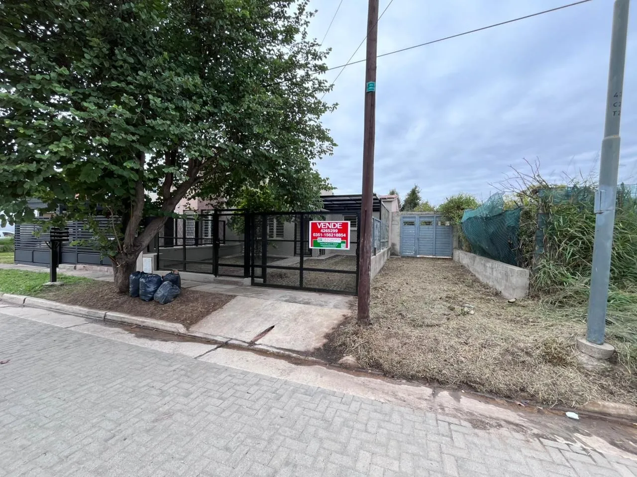 !!VDO. EXC. CASA 2 DORM. CON PATIO Y COCHERA IDEAL INVERSION!!