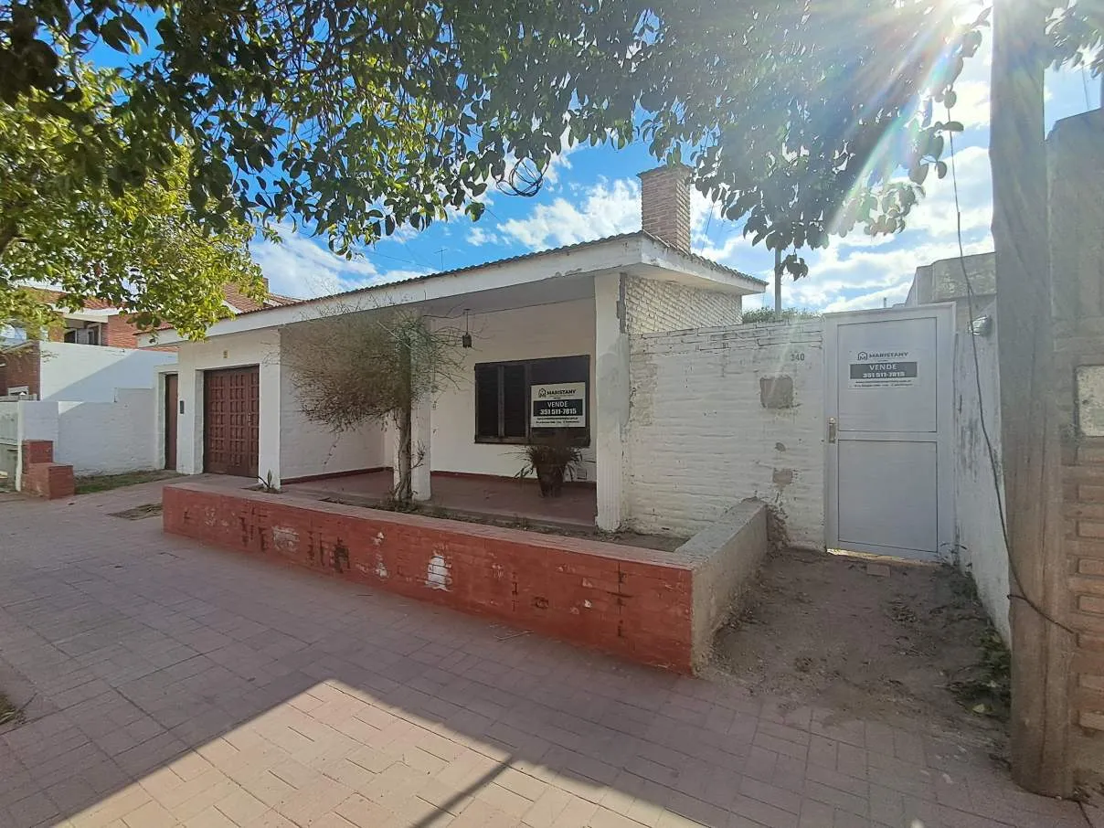 CASA  INTERNA CON PATIO !!! UN DORM . HERMOSA  !!!!