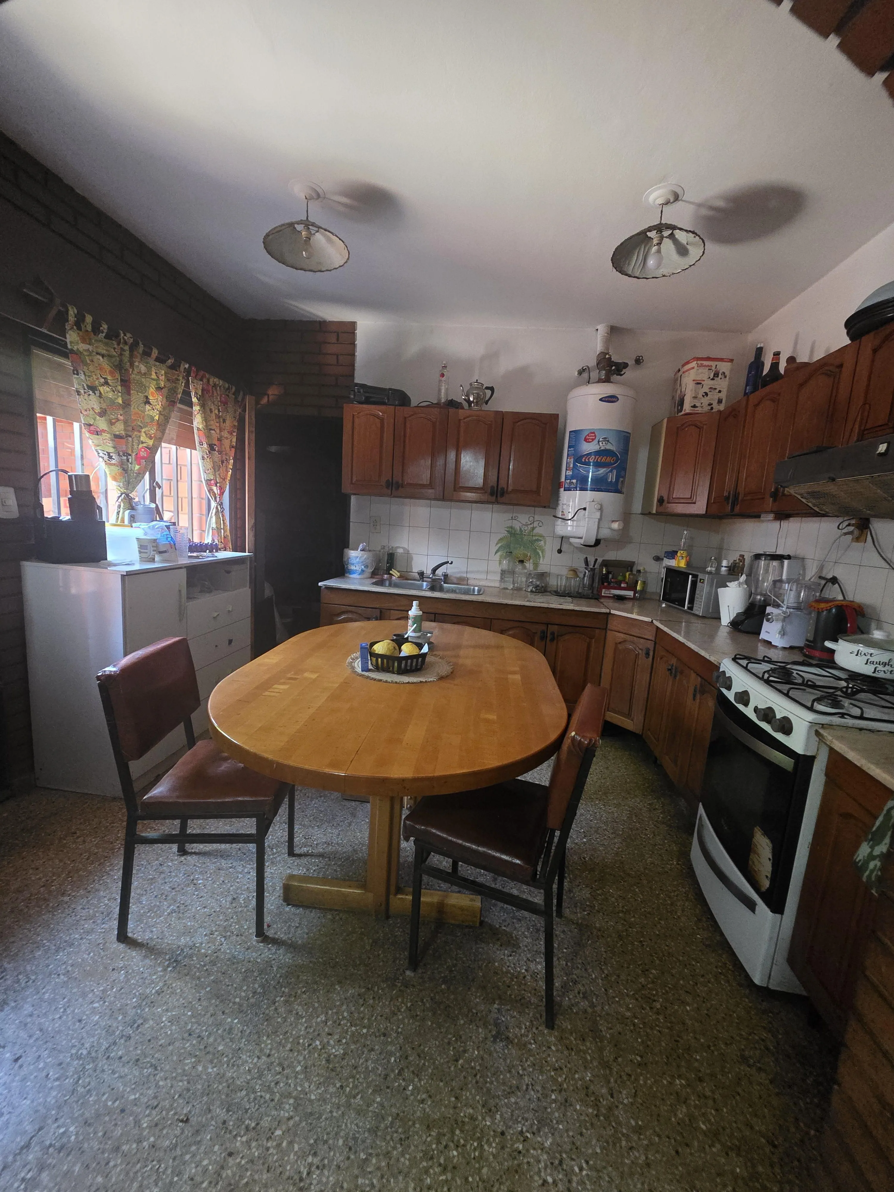 EXCELENTE CASA   DEPARTAMENTO en Avenida Capdevila Barrio Ampliacion Residencial...