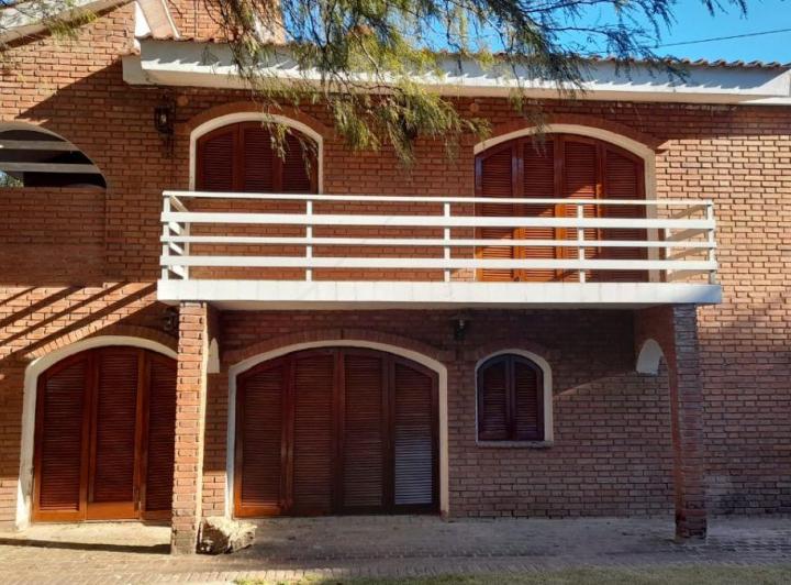 Casa · 380m² · 1 Ambiente · 2 Cocheras