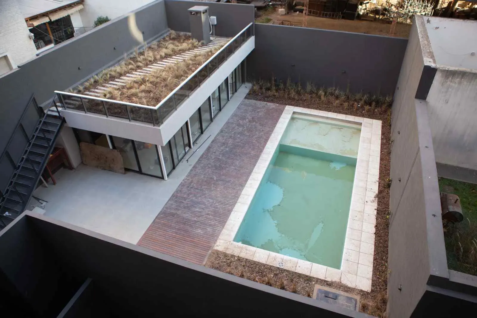 Nueva Córboba. Edificio NAZARENO XV - BETANIA AVENUE. Av. Estrada 48. Excelente ubicación! De categoria con SEGURIDAD LAS 24 HORAS. 1 dor, con hermoso patio! AMENITIES: pileta, SUM con asador