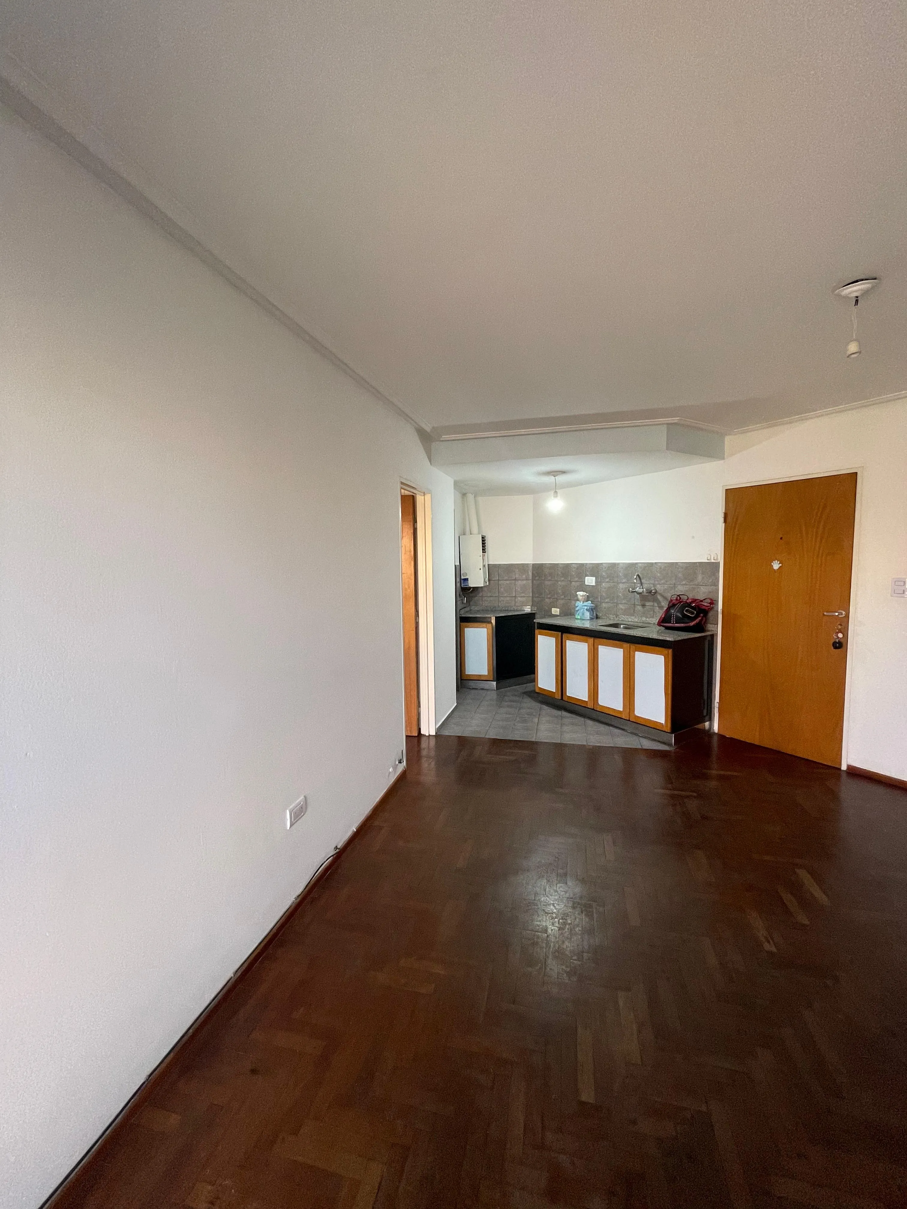 Un dormitorio , Frente Patio Olmos!