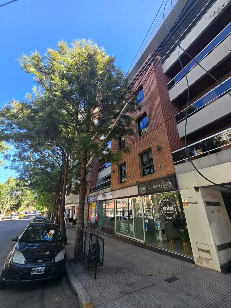 VENTA - DPTO PB con GRAN PATIO en Gral Paz. Edificio de CATEGORÍA  Interesados a...