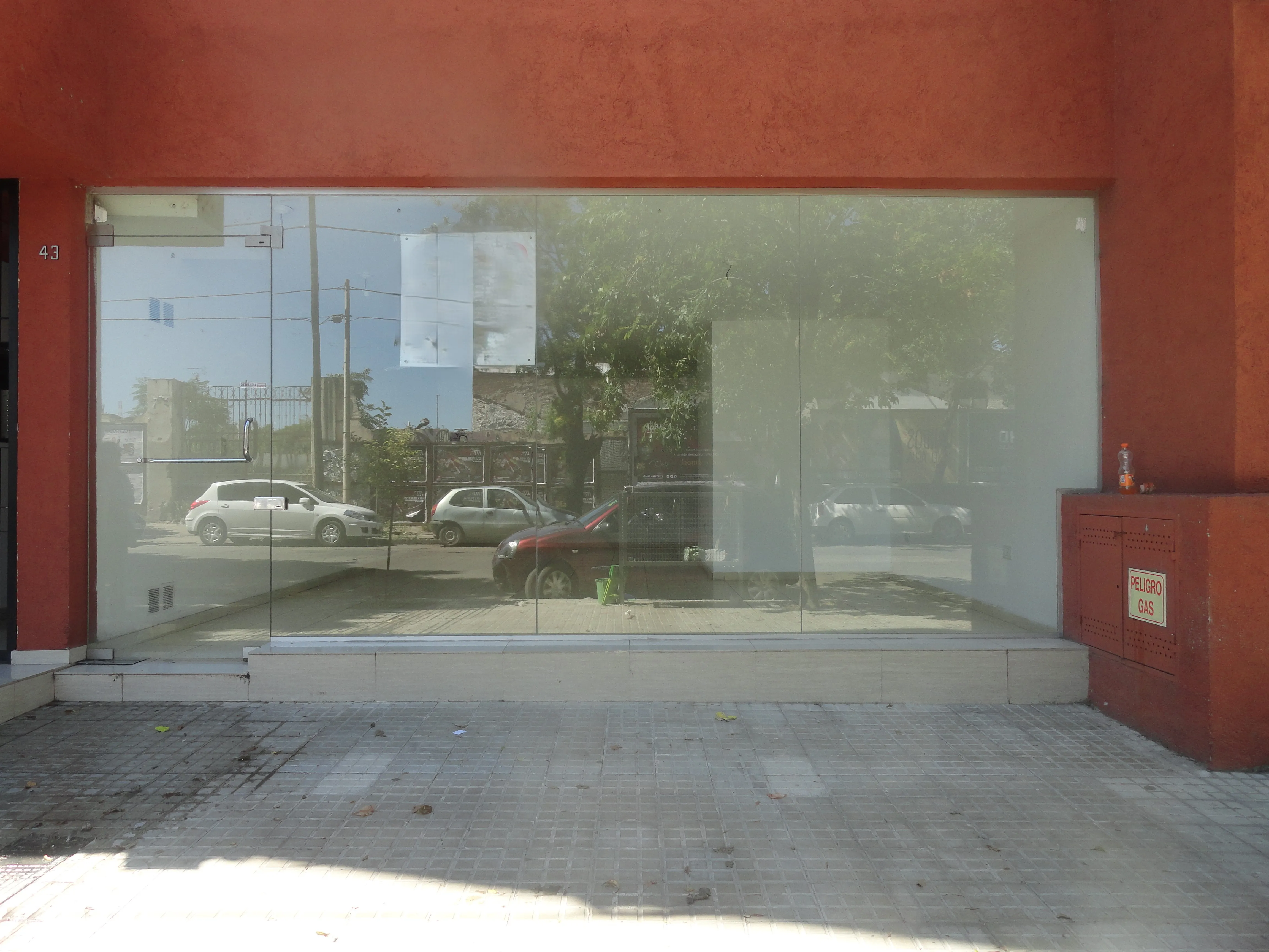 Dueño alquila Local comercial amplia vidriera, Gral Paz
