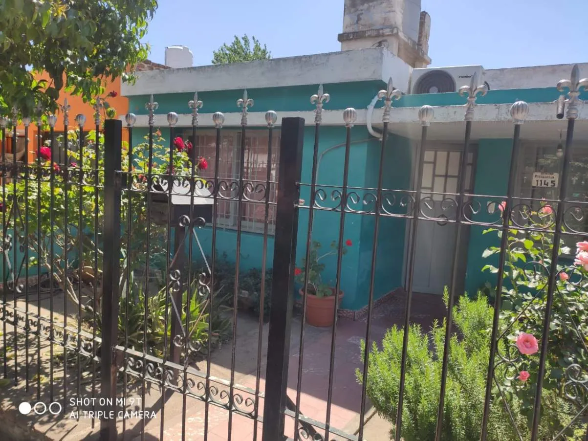 CASA DE DOS DORMITORIOS EN BARRIO MOSCONI