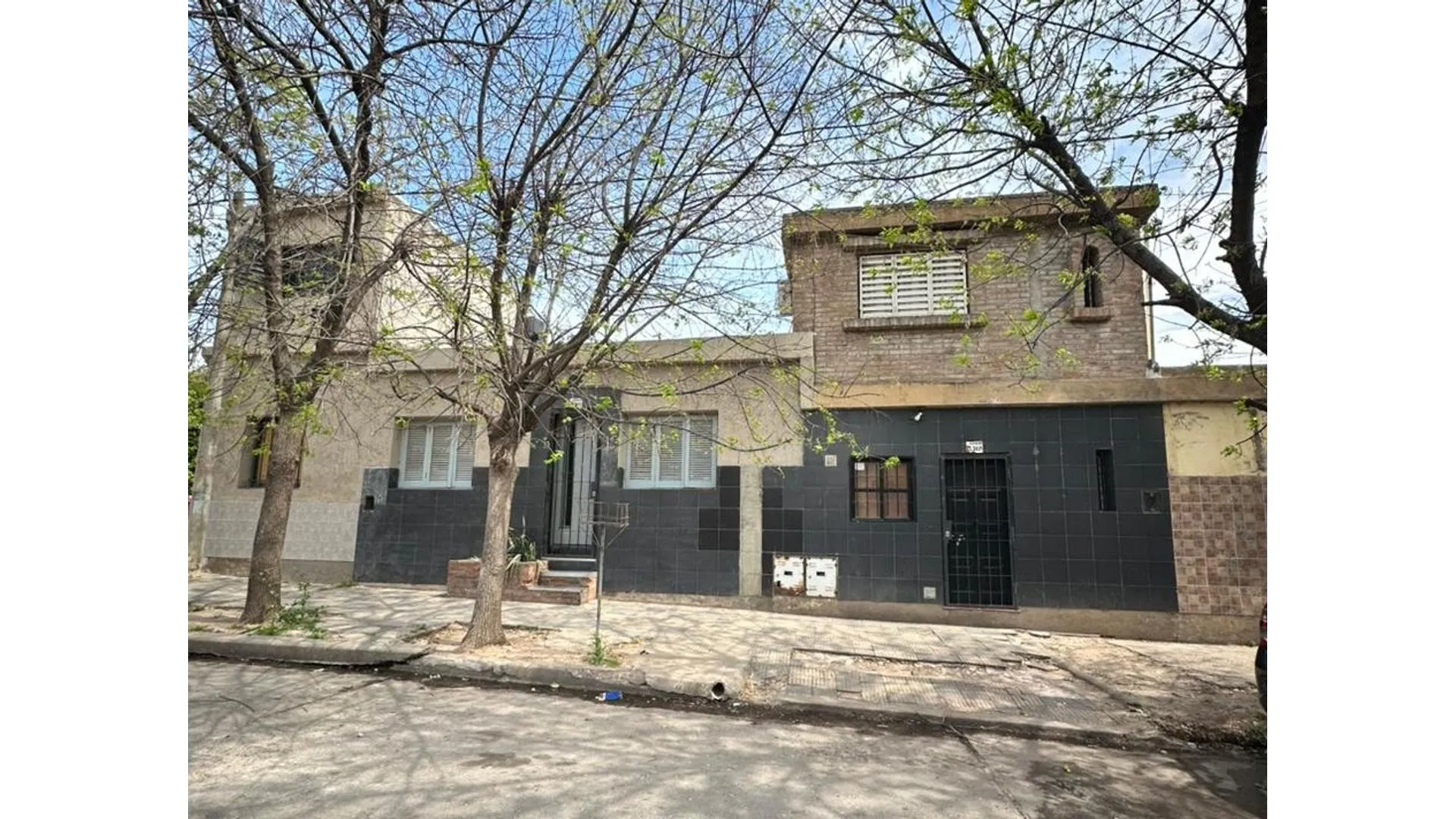 SE VENDE BLOQUE DE 4 DEPARTAMENTOS EN VILLA CORINA