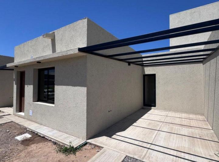 Casa · 55m² · 5 Ambientes · 1 Cochera
