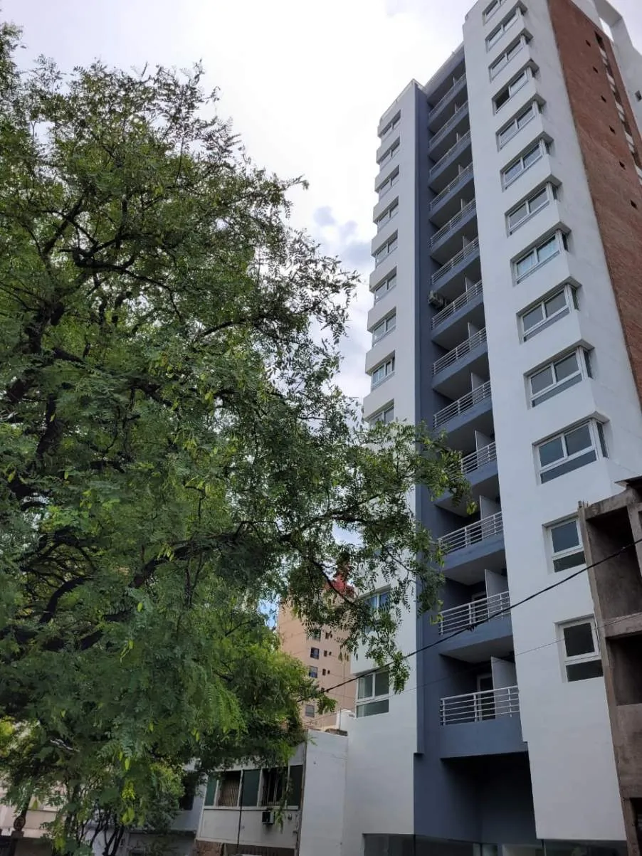 Venta departamento 1 dormitorio con balcón sobre Cañada