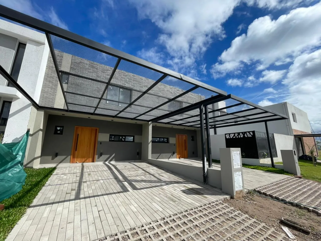 QUEBRADAS DE MANANTIALES CASA EN VENTA CON PILETA