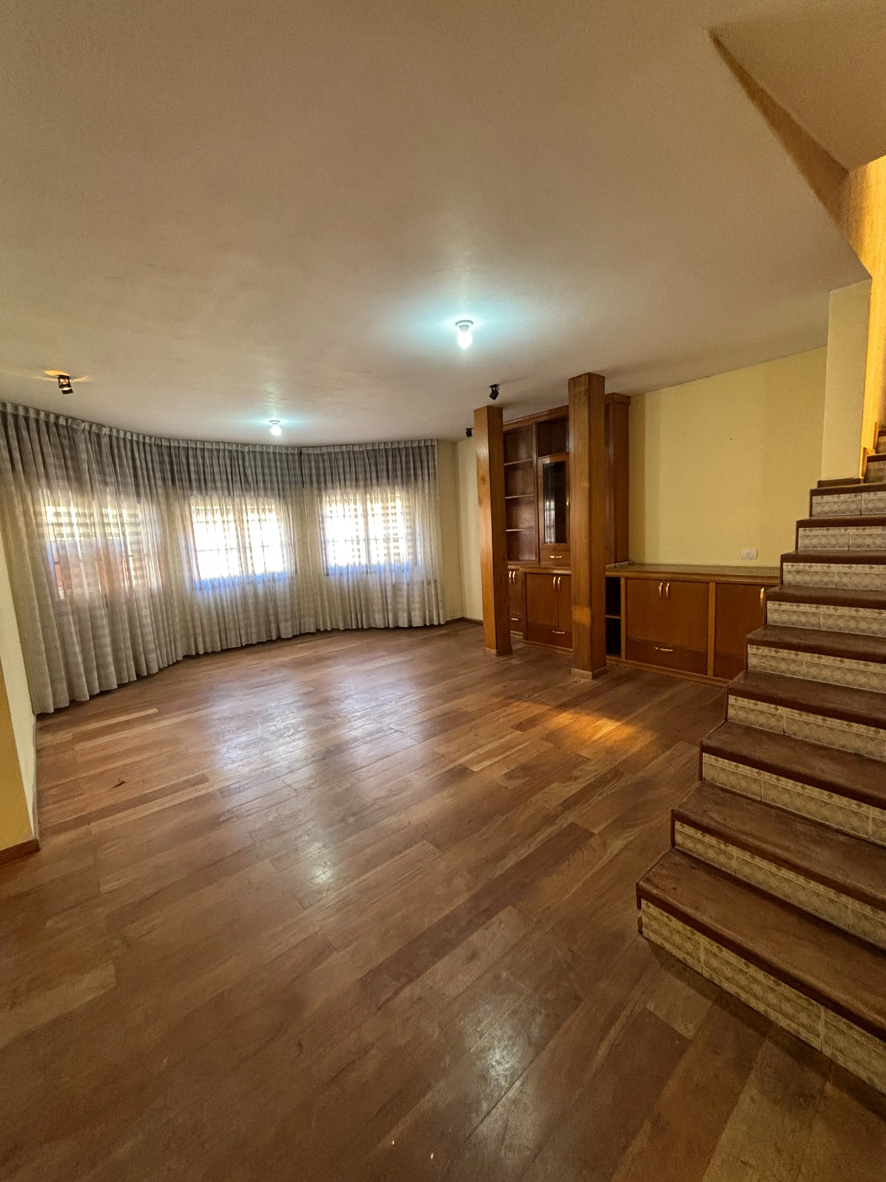 OPORTUNIDAD UNICA Y REAL Hermosa casona en Alto Alberdi de 2 plantas c/Pileta