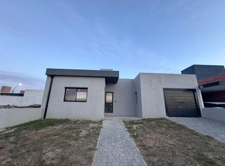 Casa · 135m² · 3 Ambientes · 1 Cochera