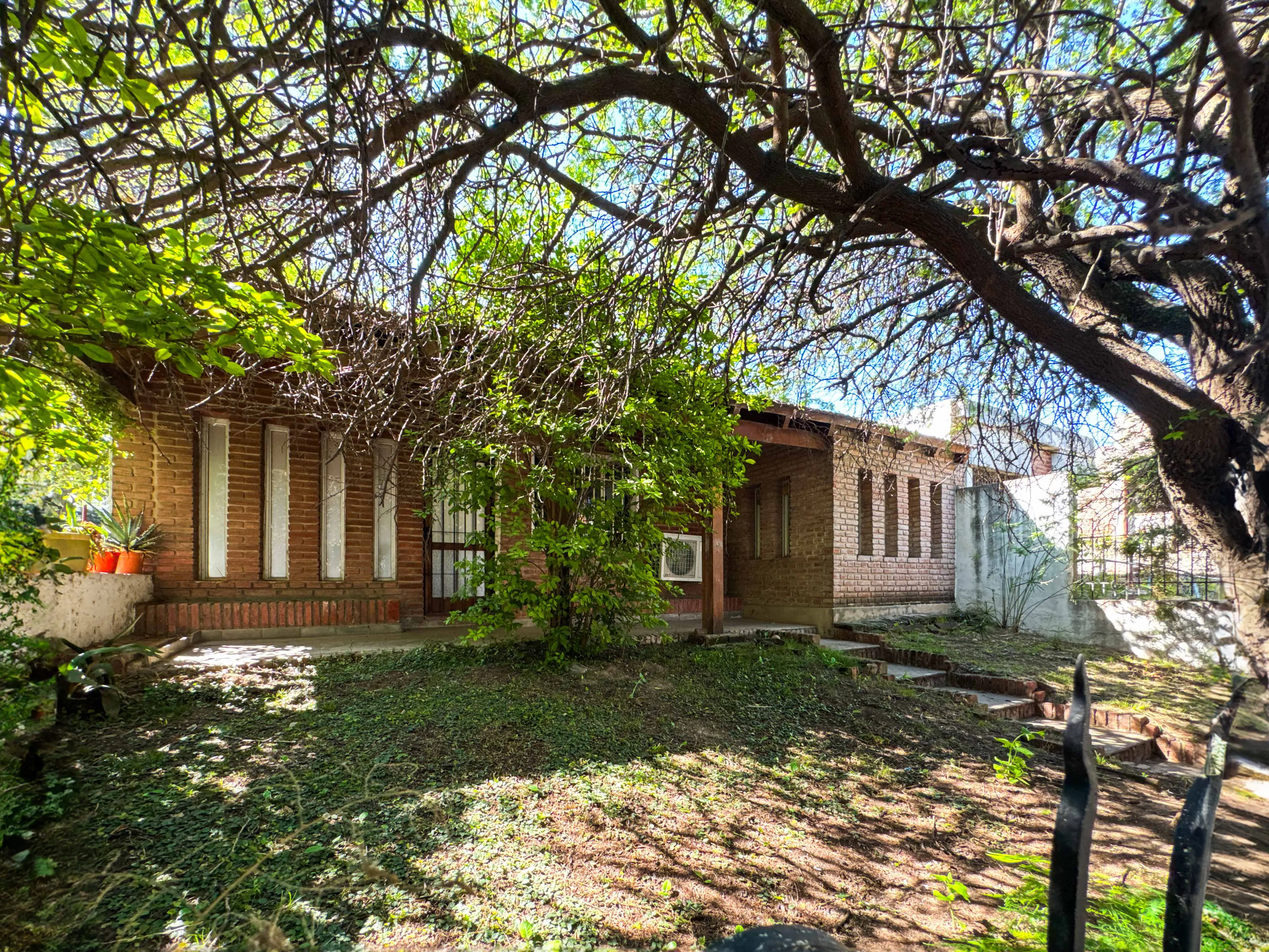 VENTA CASA ESQUINA 3 DORM GRAN PARQUE- SAN SALVADOR