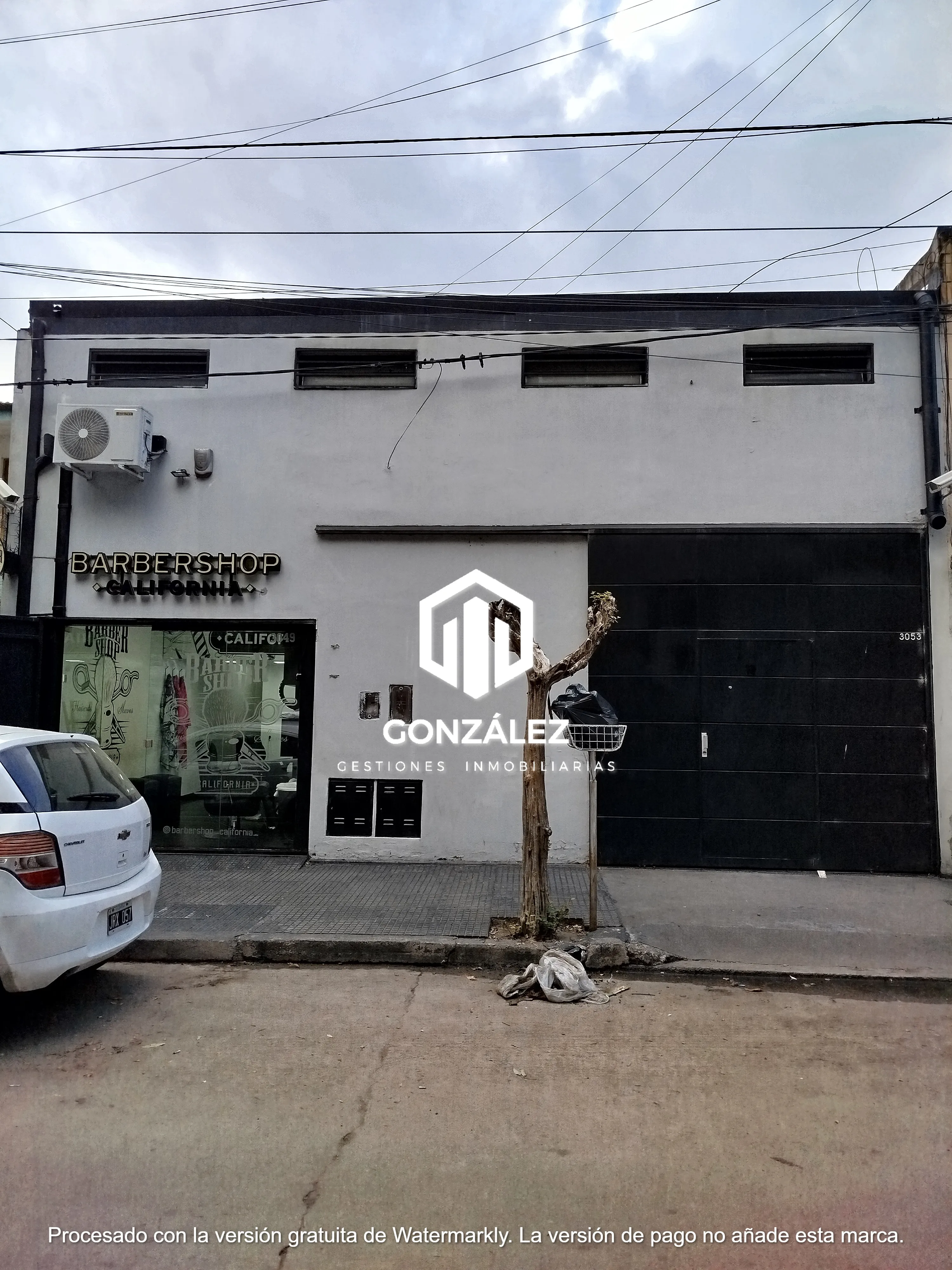 Casa con Local y Gran Cochera con Depósito.