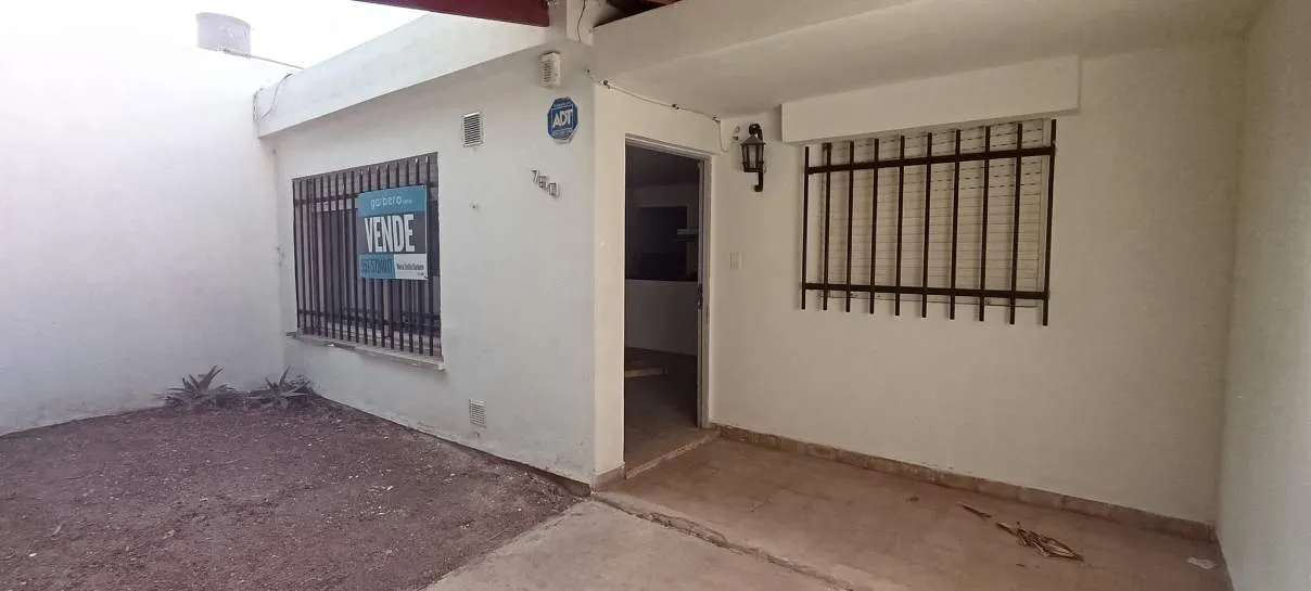 ¡No esperés más, hacete dueño en San Martín!  3 dormitorios y patio, lista para...