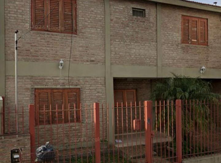 Casa · 216m² · 8 Ambientes · 1 Cochera