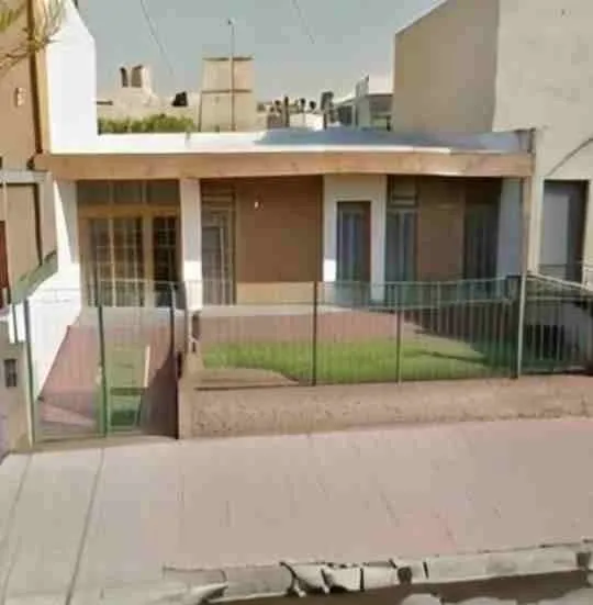 VENTA CASA AYACUCHO T. 275 C. 140 3D 2B GGE PATIO MUY BUEN ENTORNO