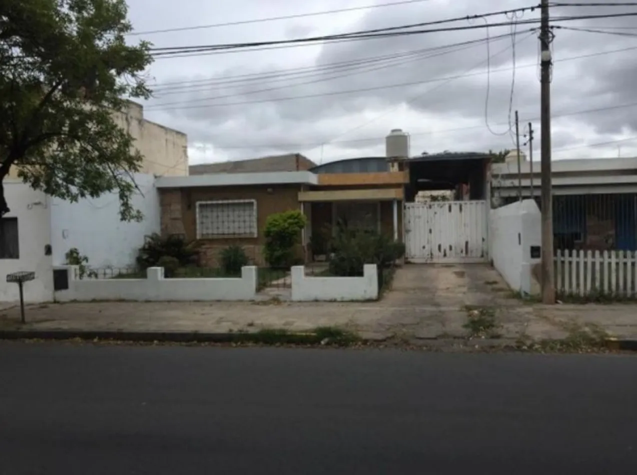 En Venta! CASA, DEPARTAMENTO Y GALPON EN BARRIO TALLERES OESTE