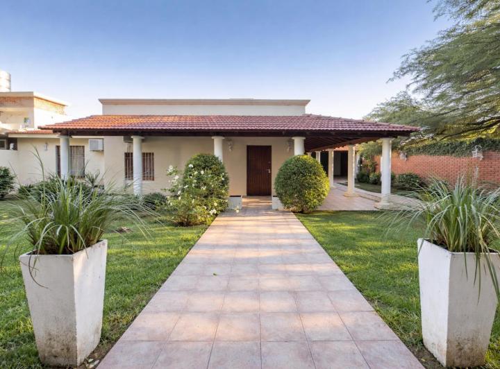 Casa · 500m² · 6 Ambientes · 2 Cocheras