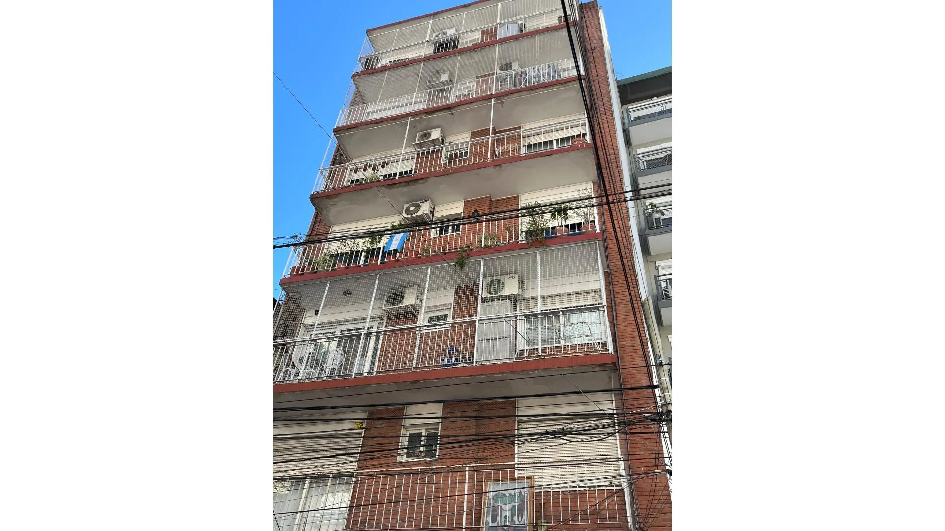 Muy lindo depto de 3 amb c/baño y toilette y 2 cocheras