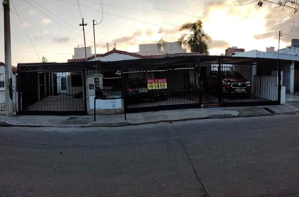 Casa Alq B° Pque Cap 2dras Dino 2d LivC/c LavCub Qcho Ptio Cochx2 SIN COMISION