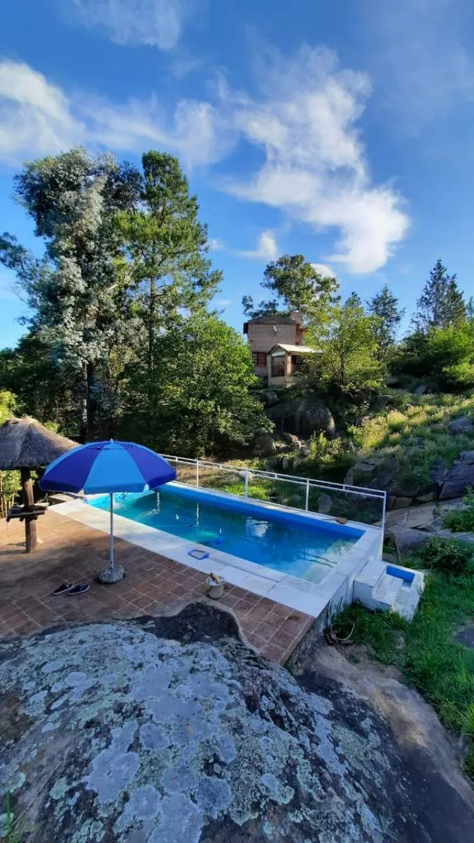 Hermosa Casa con quincho y pileta en venta Tanti