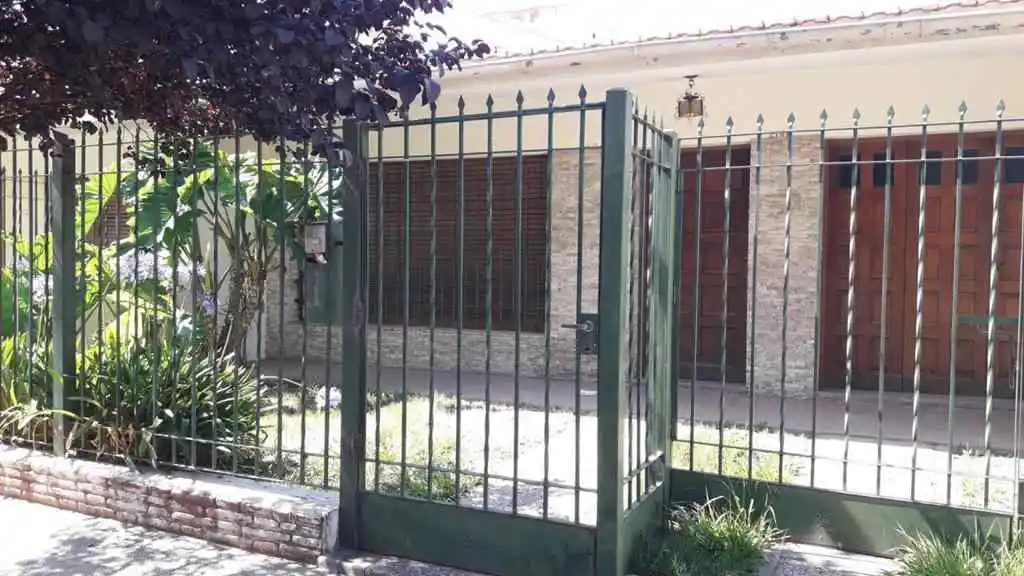 CENTENARIO Casa en PH