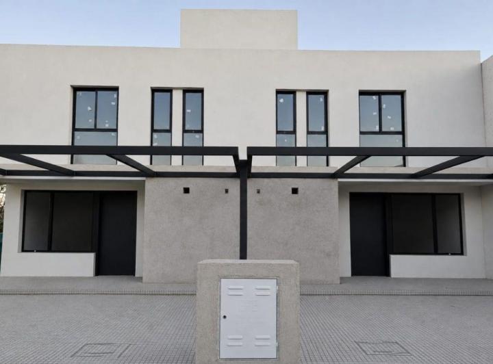 Casa · 180m² · 6 Ambientes · 1 Cochera