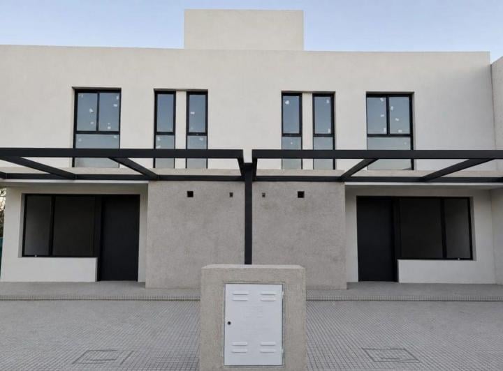 Casa · 180m² · 6 Ambientes · 1 Cochera