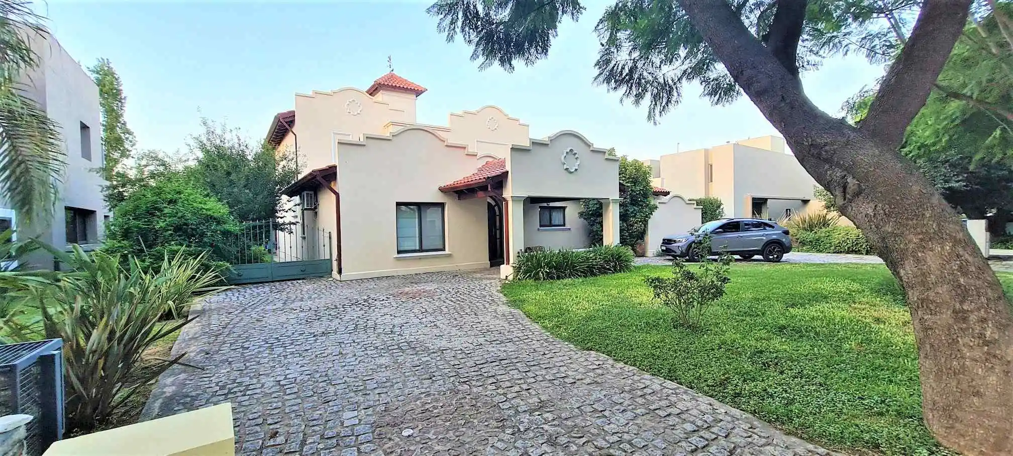 AYRES DEL SUR HERMOSA CASA ESTILO COLONIAL EN DISTINGUIDO COUNTRY