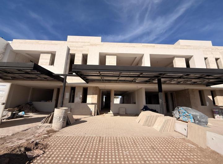 Casa · 140m² · 4 Ambientes · 2 Cocheras