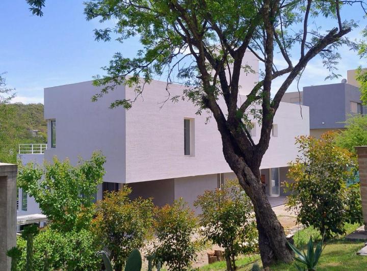 Casa · 260m² · 5 Ambientes · 2 Cocheras