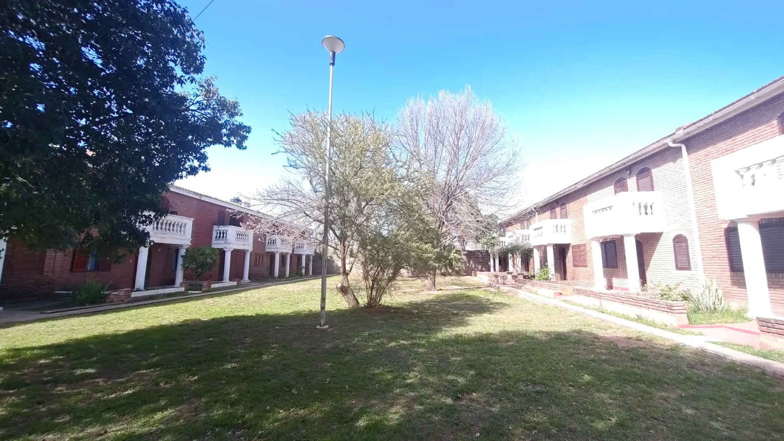 Venta Duplex tipo casa en Complejo zona sur frente a Parque verde !!