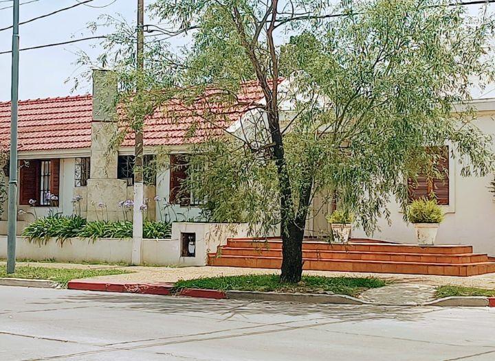 Casa · 500m² · 8 Ambientes · 2 Cocheras