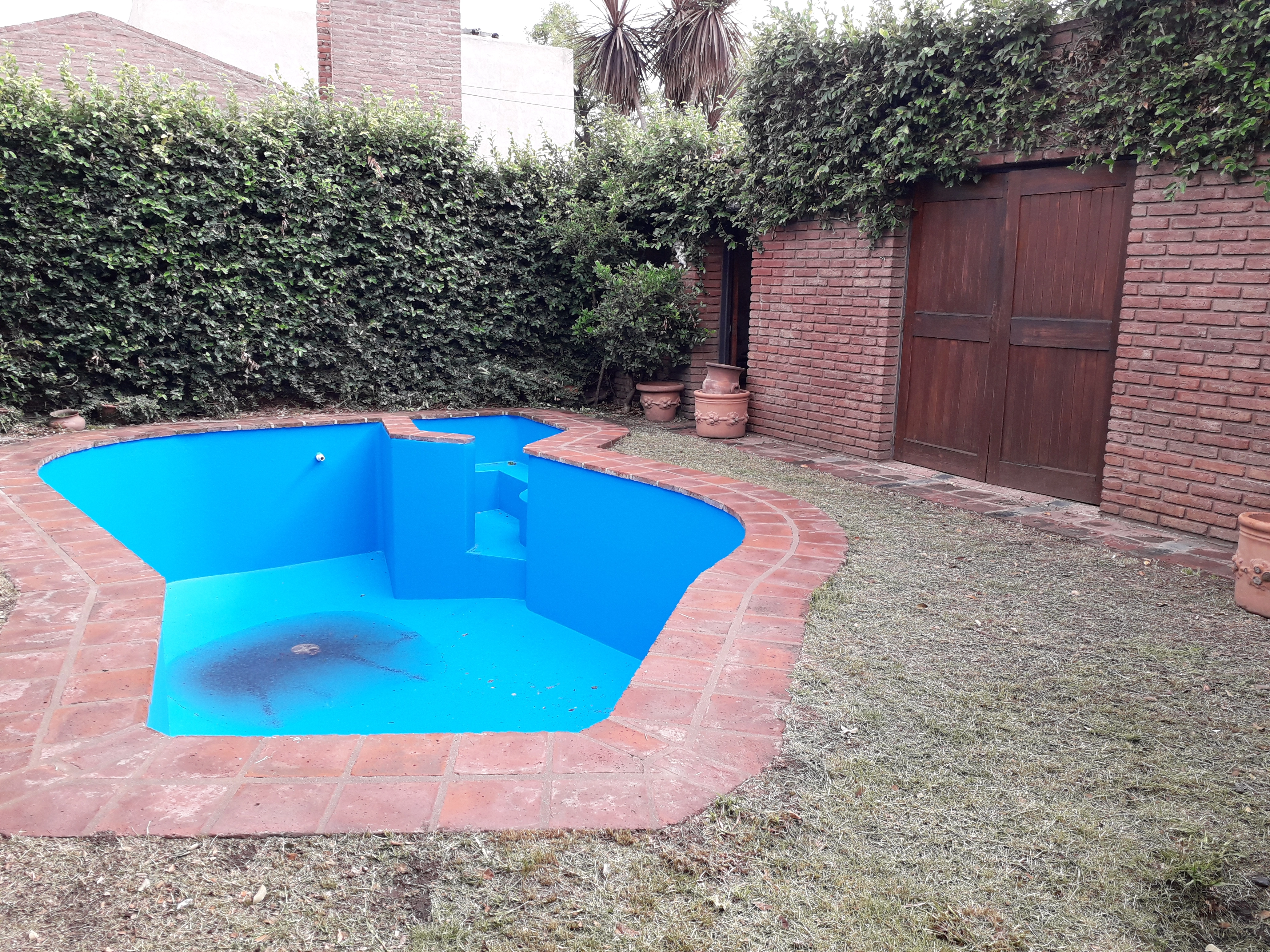 Casa Zona Cerro/Dino, impecable, 3 dormitorios, playroom y servicio, patio, Pile