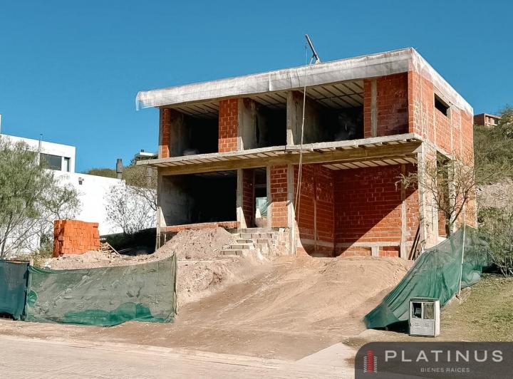 Casa · 280m² · 5 Ambientes · 2 Cocheras