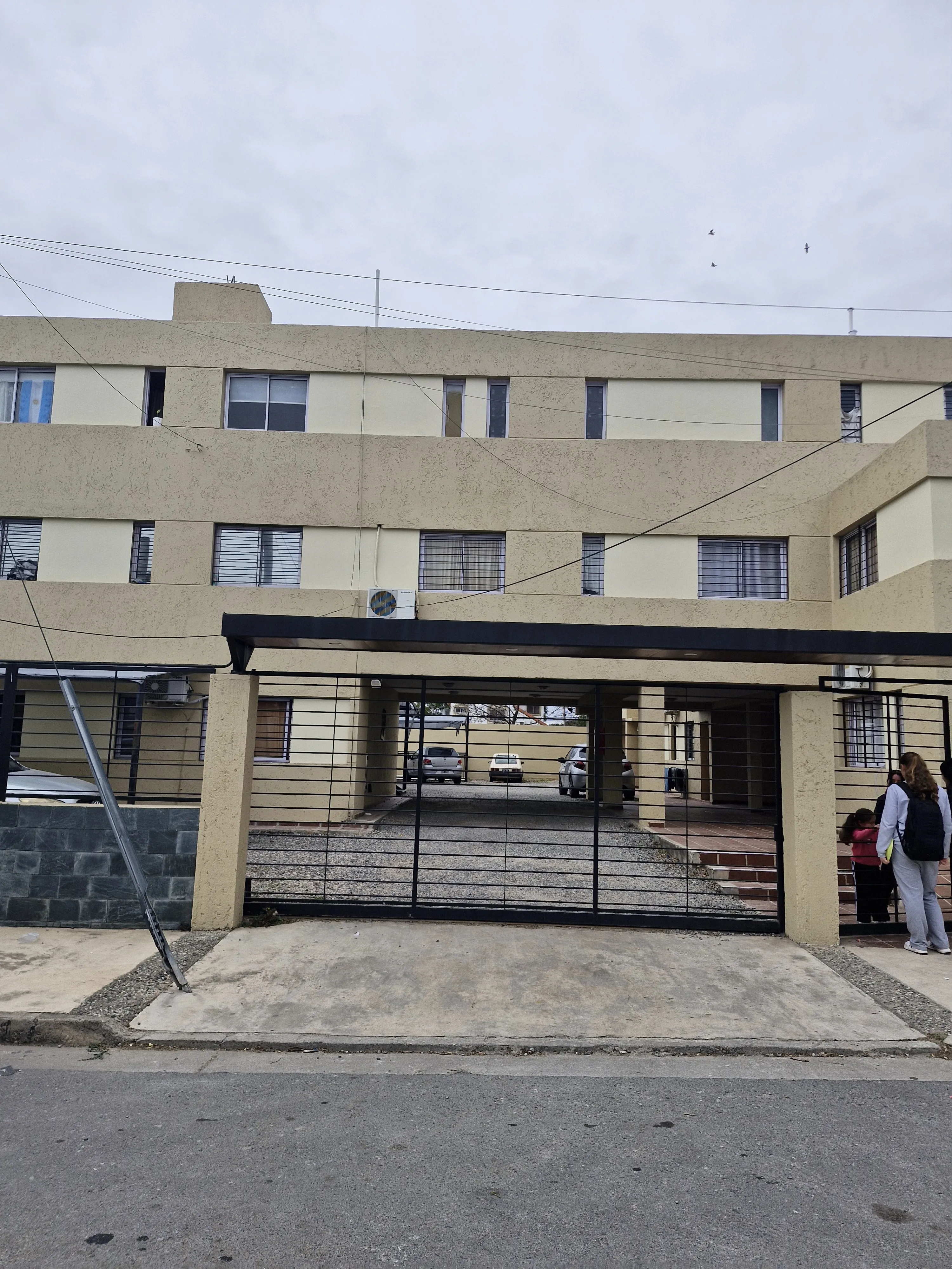VENTA.DPTO 1 DOR-COMPLEJO CON PISCINA Y COCHERA DE CORTESIA-EXCELENTE ZONA A 5 " DEL CENTRO