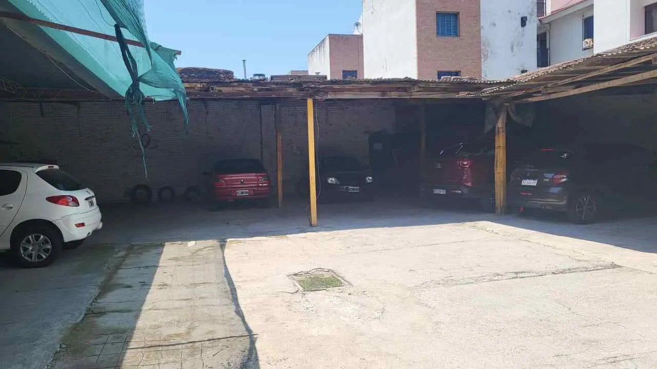 Terreno+ cocheras  APTO edificio 7 pisos